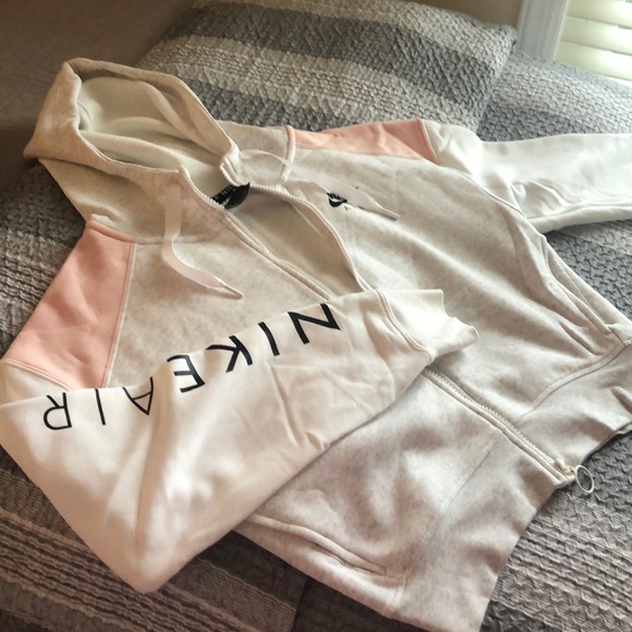 Brand new nike sweat shirt - Picture 2 of 2